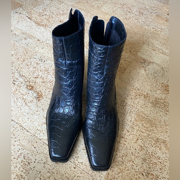 VINCE CAMUTO Black Croco Crocodile Patent Leather Boots Size 9 - Picture 1 of 11